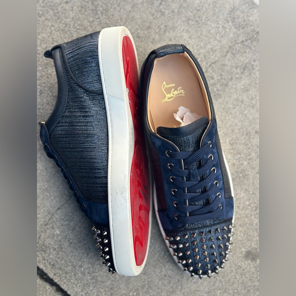 LOUIS JUNIOR SPIKES ORLATO FLAT BLUE/SILVER FABRIC
Men Shoes Christian Louboutin